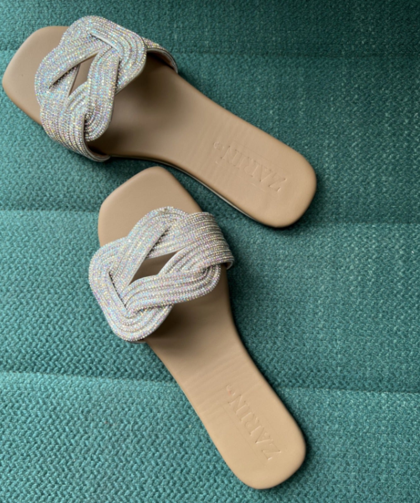 SELENA SLIDES - Zarin by Zarsah